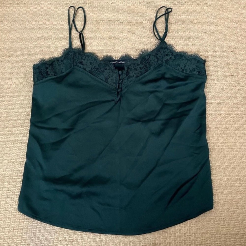 NWOT ABERCROMBIE & FITCH satin lace trim vneck cami with buttons